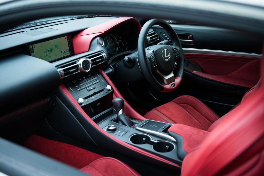Интерьер Lexus RC F Performance Package 2019 года  (JP) (фото 15 из 31)